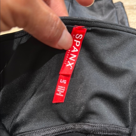 SPANX Size  L Black Form-Fitting Leggings with High-Rise Waistband Faux Leather - Picture 2 of 9